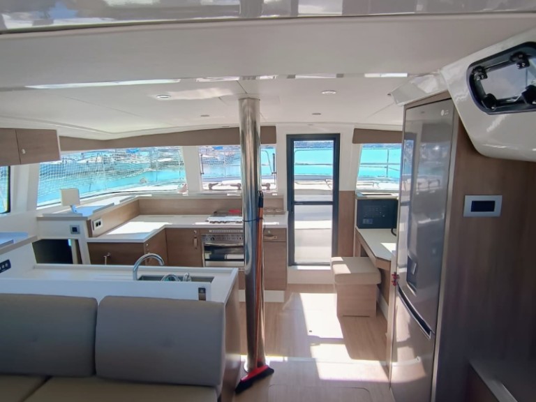 Yacht charter Capo d'Orlando cheap Bali 4.2