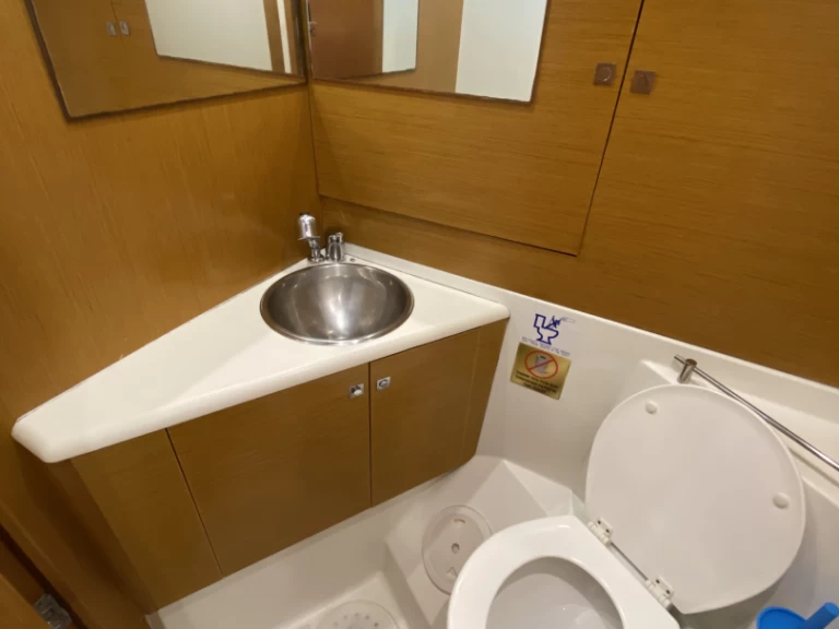 Sailboat rental with or without captain Jeanneau Alimos