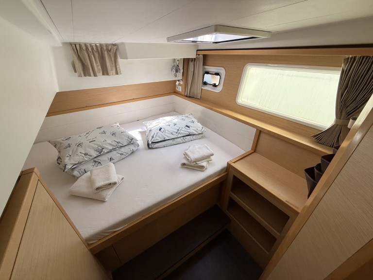 Lagoon Lagoon 39 in Lávrio on SamBoat