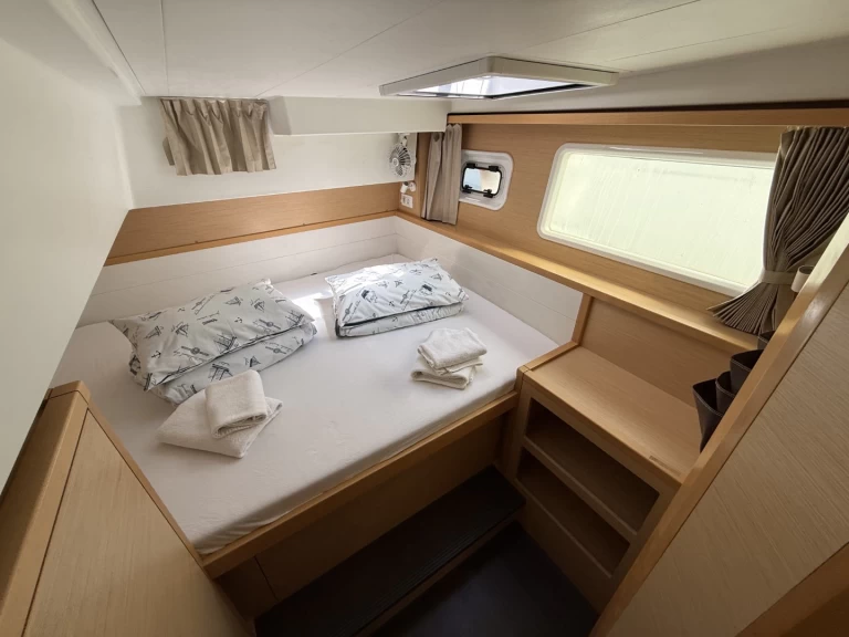 Lagoon Lagoon 39 in Lávrio on SamBoat