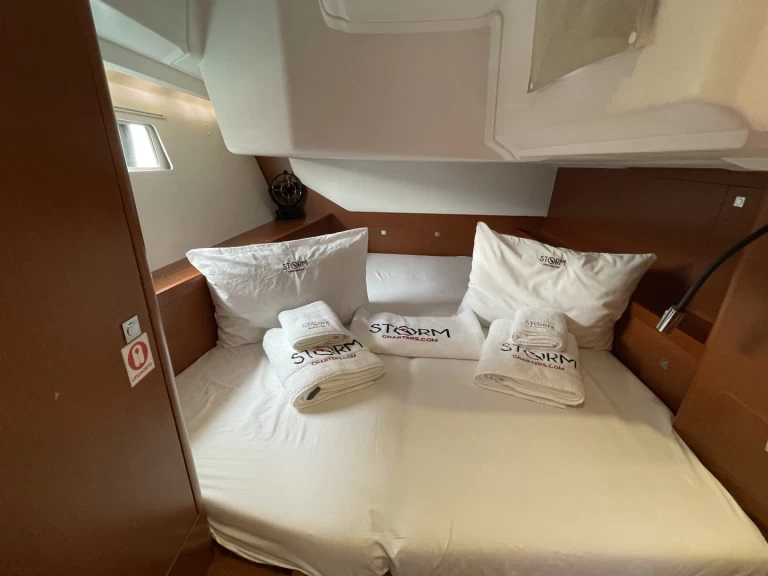 Yacht charter Adaköy cheap Oceanis 45