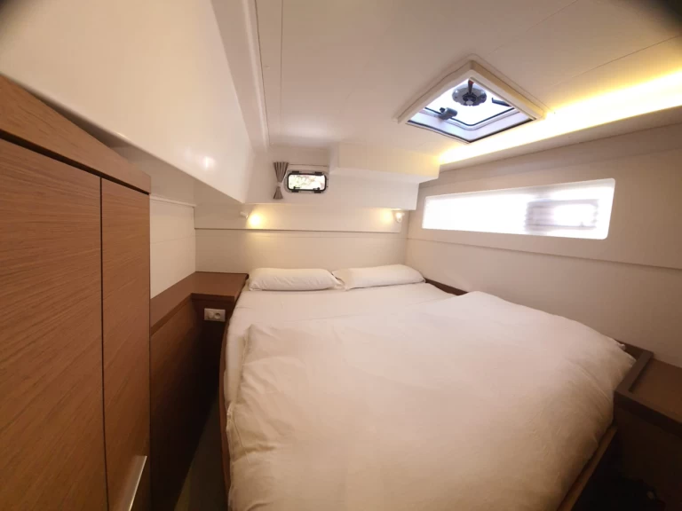 Catamaran rental in Olbia - Lagoon Lagoon 40