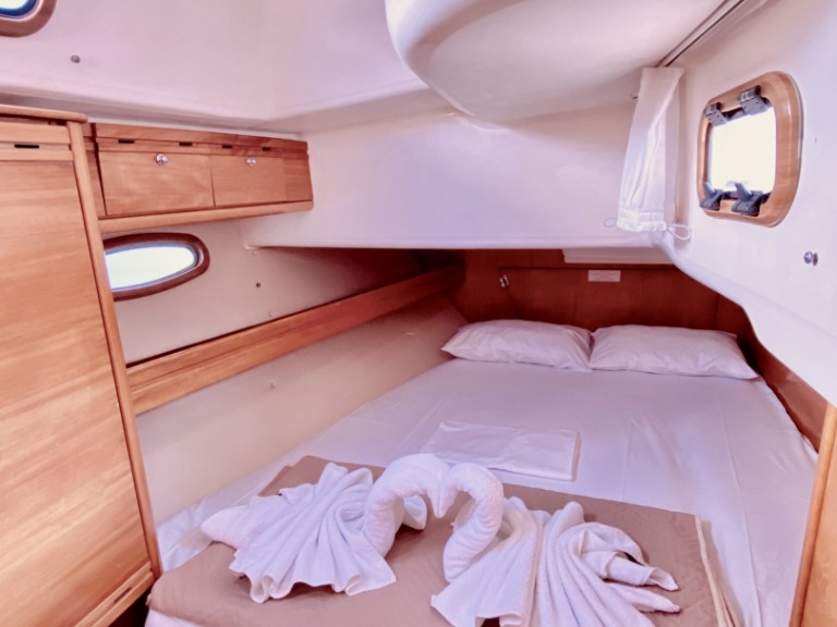 Bareboat Rental Sailboat Bavaria with a boat licence