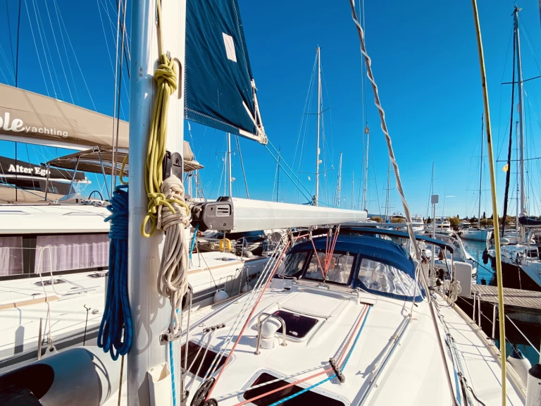 Sailboat for rent Lefkáda at the best price