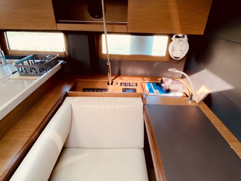 Yacht charter Lefkáda cheap Beneteau Oceanis 51.1