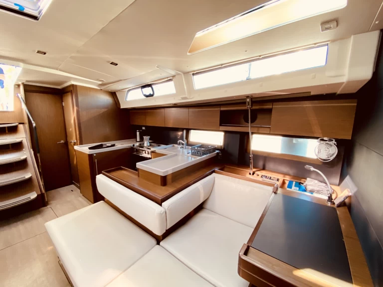 Sailboat rental in Lefkáda - Bénéteau Beneteau Oceanis 51.1