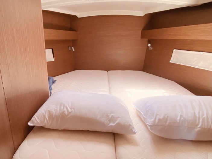 Yacht charter Lefkáda cheap Oceanis 40.1