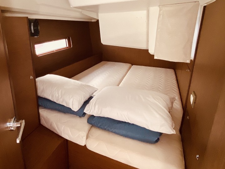 Sailboat rental in Lefkáda - Bénéteau Oceanis 40.1