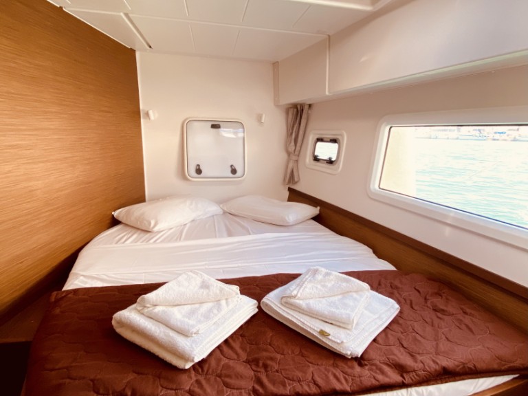 Lagoon Lagoon 42 in Lefkáda on SamBoat