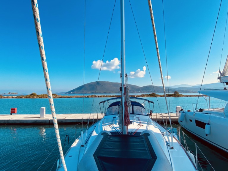 Rent a Bavaria Bavaria 42 Cruiser Lefkáda