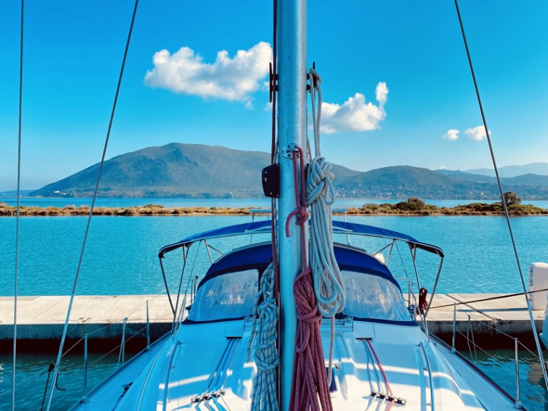 Sailboat rental in Lefkáda - Bavaria Bavaria 42 Cruiser