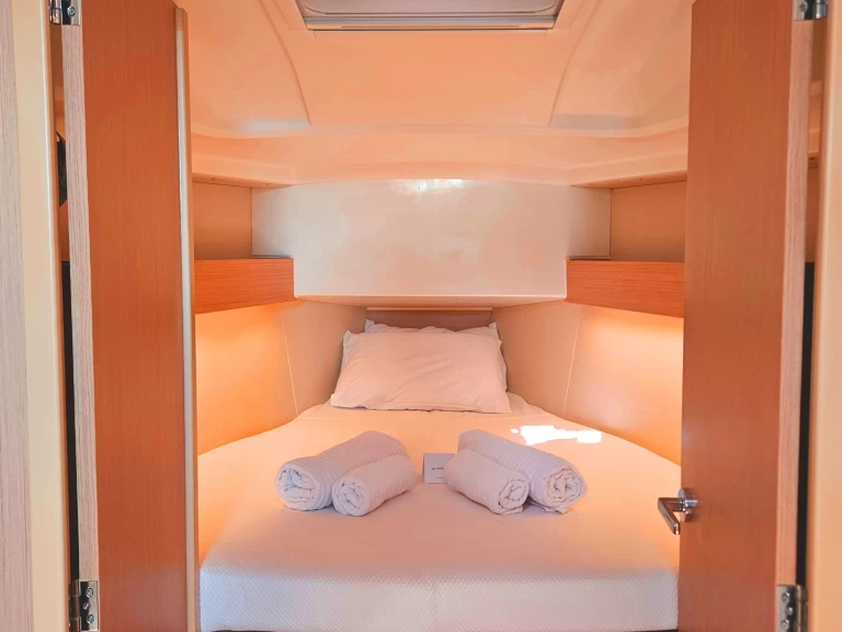 Yacht charter Marmaris cheap Oceanis 30.1