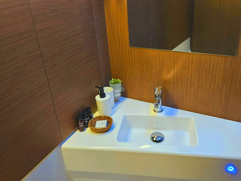 Yacht charter Fethiye cheap Oceanis 40.1