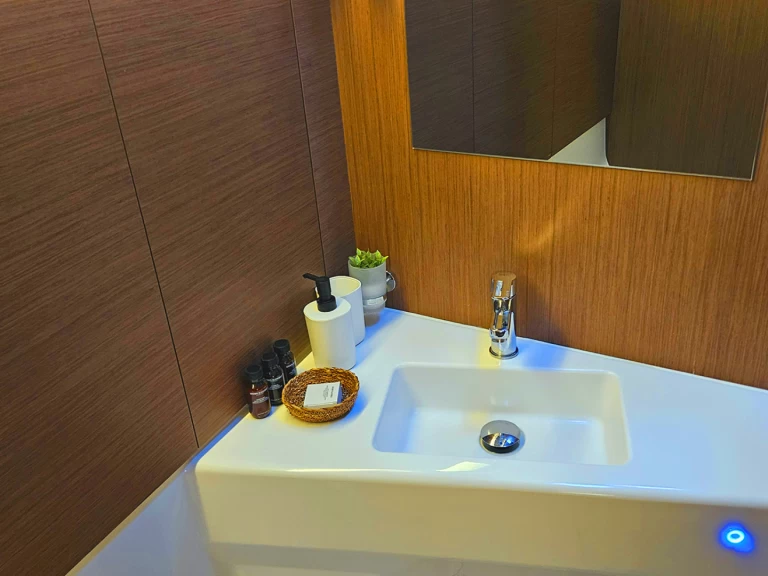 Yacht charter Fethiye cheap Oceanis 40.1