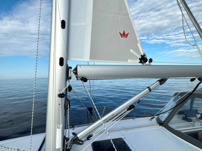 Sailboat for rent Nikiána at the best price