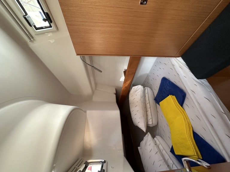 Yacht charter Trogir cheap Cruiser 34