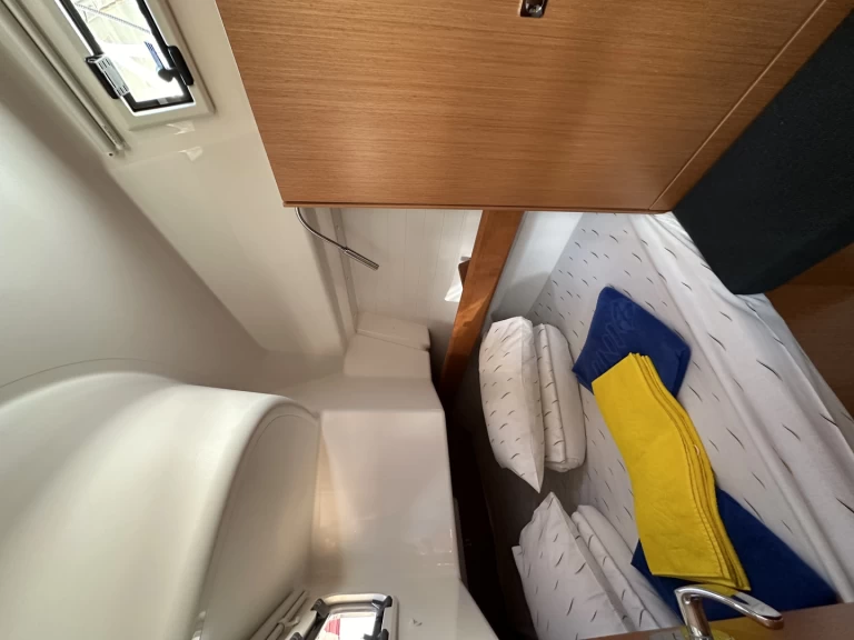 Yacht charter Trogir cheap Cruiser 34