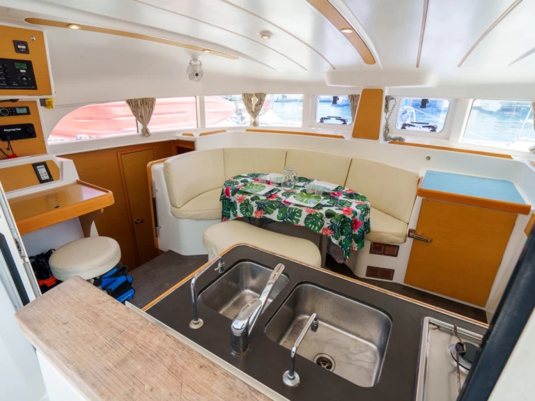 Catamaran for rent Tikehau at the best price