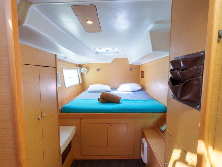 Rent a Lagoon Lagoon 380 S2 Papeete