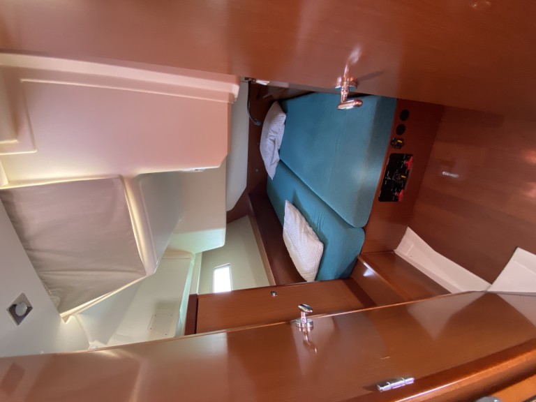 Sailboat rental with or without captain Bénéteau La Spezia