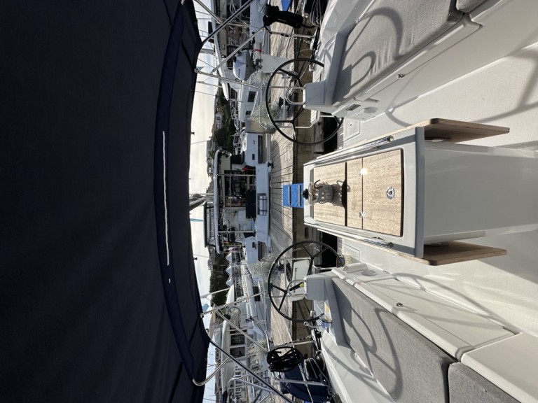 Bénéteau Oceanis 40.1 in Cugnana Verde on SamBoat