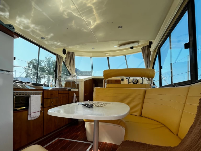 Bareboat Rental Houseboat Nicols Yacht with a boat licence