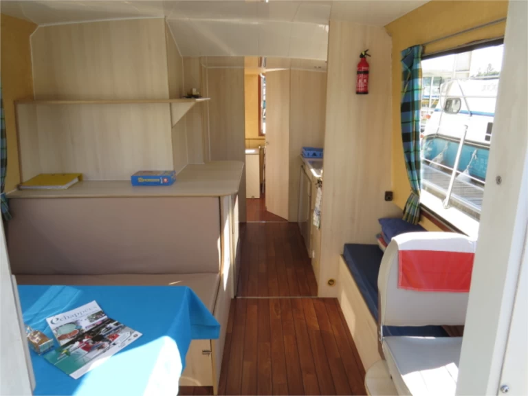 Houseboat rental with or without captain Jeanneau Sablé-sur-Sarthe