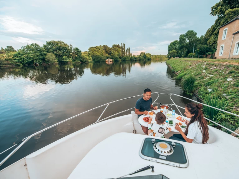 Houseboat for rent Grez-Neuville at the best price