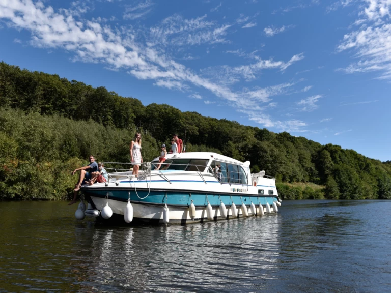 Houseboat rental with or without captain Nicols Yacht Grez-Neuville