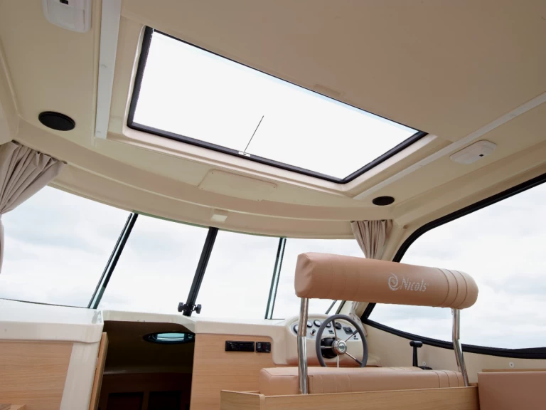 Motorboat rental in Sablé-sur-Sarthe - Nicols Yacht Confort Couple 2-4 p.