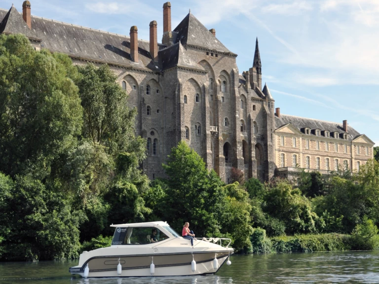 Boat rental Nicols Yacht Confort Couple 2-4 p. in Sablé-sur-Sarthe on Samboat