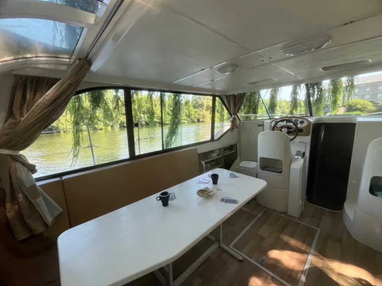 Rent a Nicols Yacht Confort Family 6-9 p. Sablé-sur-Sarthe