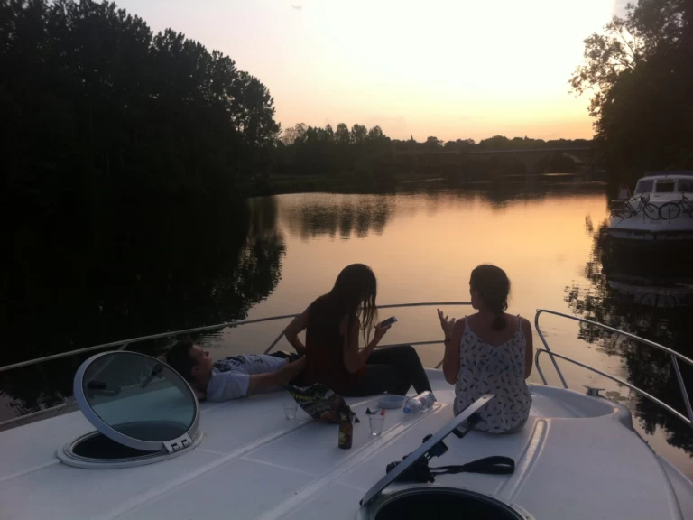 Yacht charter Grez-Neuville cheap Premium Groupe 8-10 p.