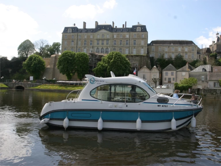 Rent a Nicols Yacht Confort Couple XL 2-4 p. Grez-Neuville