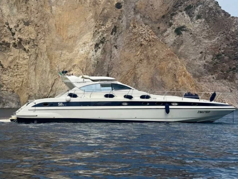 Luxury Yacht for rent Tropea at the best price