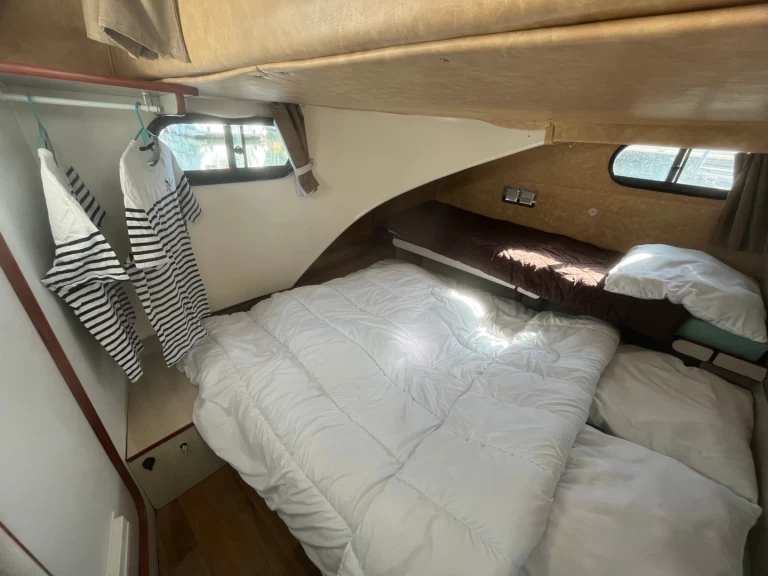 Houseboat rental with or without captain Nicols Yacht Grez-Neuville