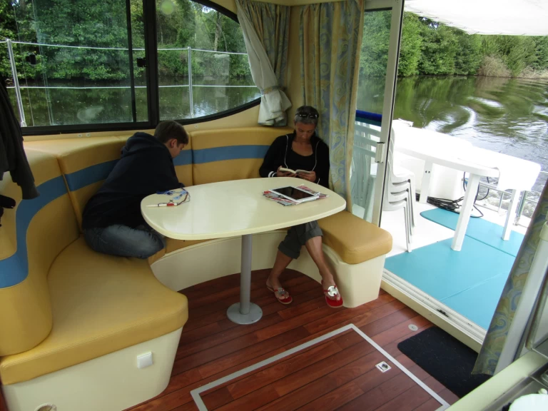Houseboat for rent Grez-Neuville at the best price