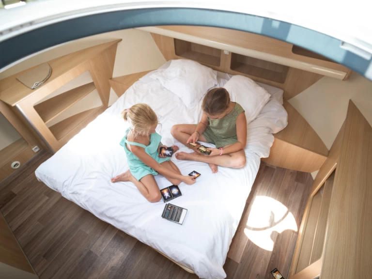 Boat rental Nicols Yacht Premium Family 6-8 p. in Sablé-sur-Sarthe on Samboat