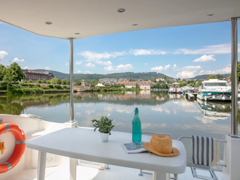 Nicols Yacht Premium Groupe XL 8-12 p. charter bareboat or captained in  Sablé-sur-Sarthe