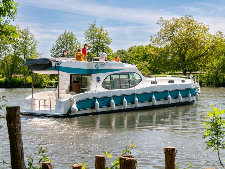 Nicols Yacht Premium Groupe XL 8-12 p. in Sablé-sur-Sarthe on SamBoat