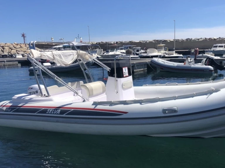 Bareboat Rental Motorboat  with a boat licence