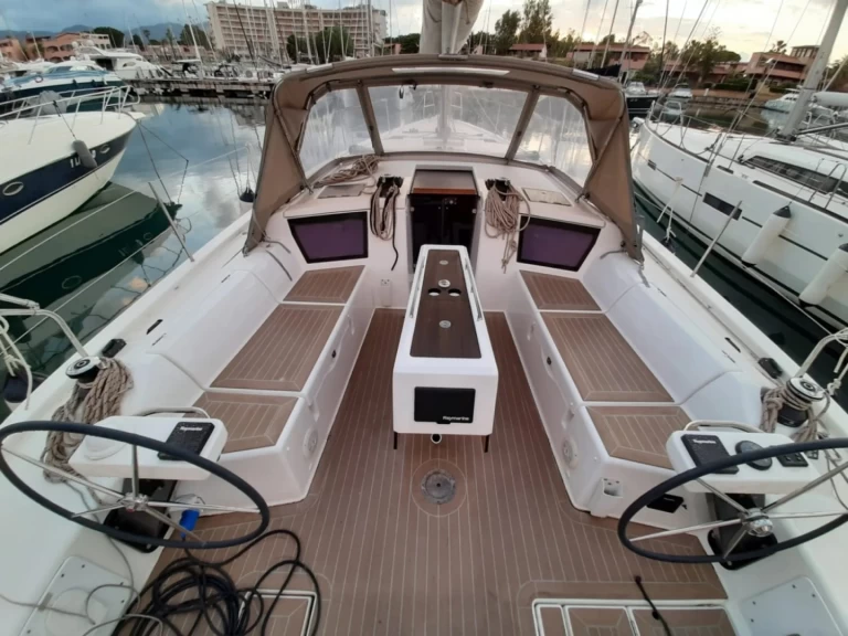 Boat rental Dufour Dufour 430 in Palermo on Samboat