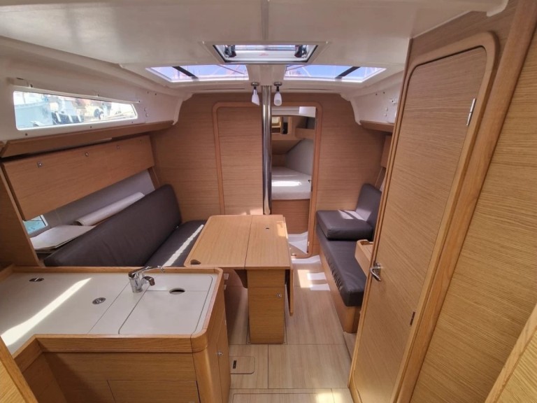 Dufour Dufour 360  in Cagliari on SamBoat