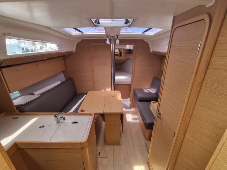 Dufour Dufour 360  in Cagliari on SamBoat