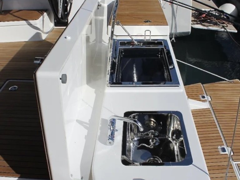 Sailboat for rent Palermo at the best price