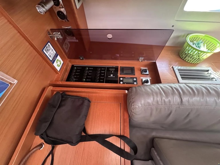 Sailboat rental in Saltsjö-duvnäs - Dufour Dufour 460 Grand Large