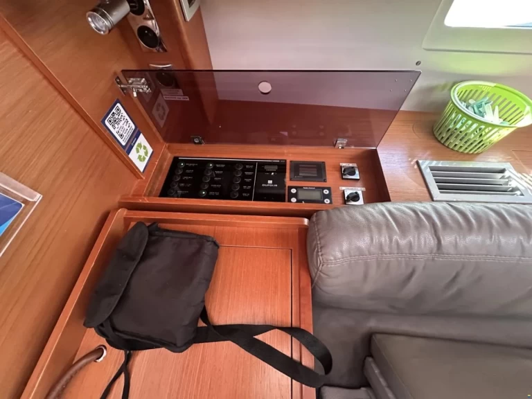 Sailboat rental in Saltsjö-duvnäs - Dufour Dufour 460 Grand Large