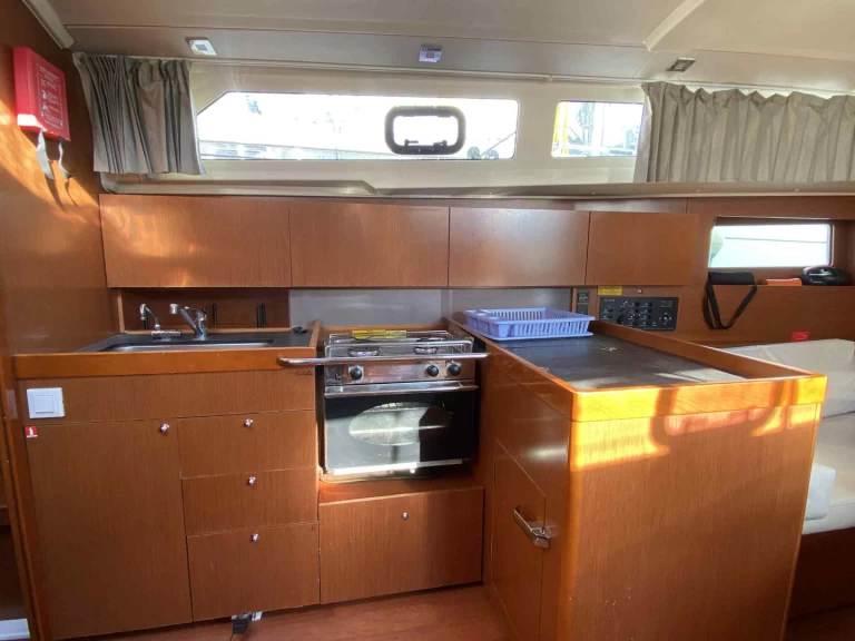 Rent a Bénéteau Oceanis 41.1 Néa Péramos