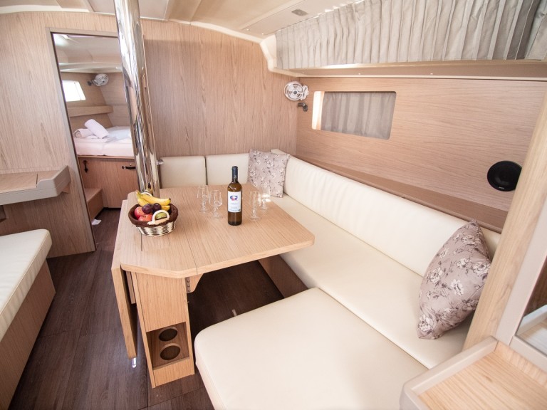 Bareboat Rental Sailboat Bénéteau with a boat licence