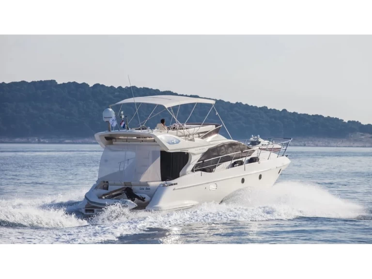 Boat rental Azimut Azimut 43 Fly in Seget Donji on Samboat
